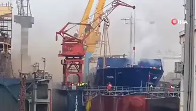 Tuzla Tersanesi'nde Gemi Yangını! İtfaiye Müdahale Ediyor